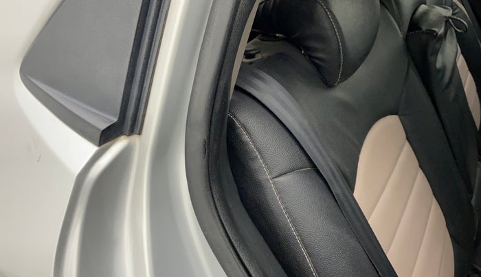 2016 Hyundai Creta SX PLUS 1.6 PETROL, Petrol, Manual, 94,971 km, Right rear door - Beading has minor damage