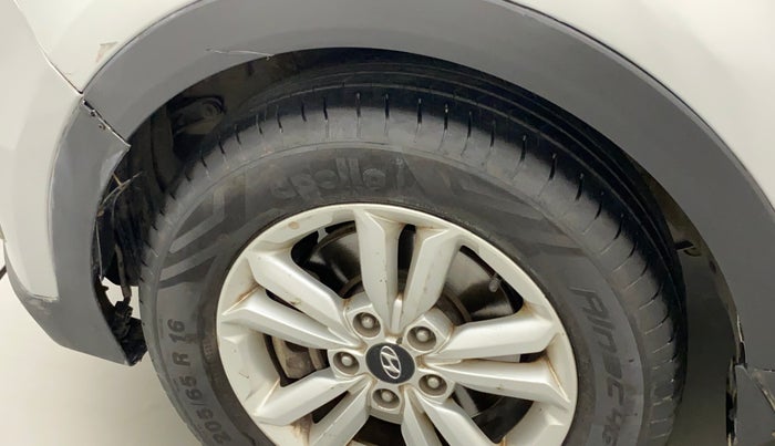 2016 Hyundai Creta SX PLUS 1.6 PETROL, Petrol, Manual, 94,971 km, Left fender - Lining loose