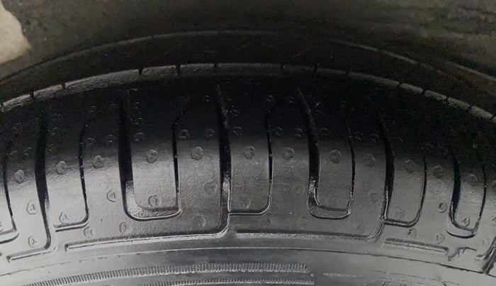 2011 Hyundai i10 SPORTZ 1.2 KAPPA2, Petrol, Manual, 20,532 km, Left Front Tyre Tread