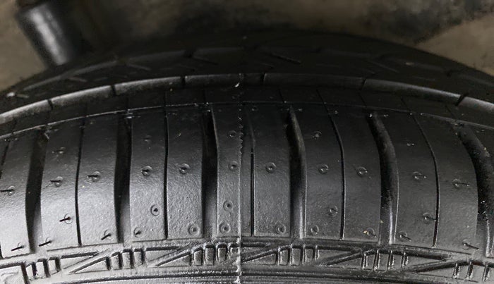 2010 Maruti Ritz VXI, Petrol, Manual, 31,748 km, Right Rear Tyre Tread