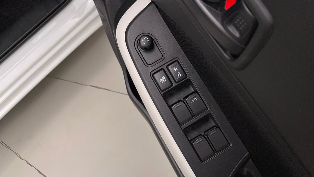 2023 Suzuki Swift Gl Plus, Automatic, 26677 km, Drivers Side Door Panel Controls