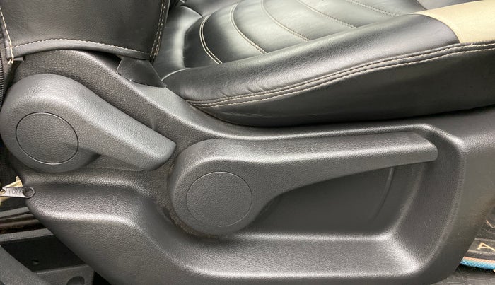 2019 Renault Captur RXE diesel (MT), Diesel, Manual, 49,378 km, Driver Side Adjustment Panel