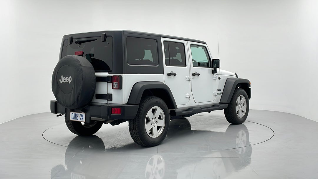 Right Back Diagonal (45- Degree) View