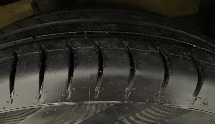 2010 Maruti Swift Dzire VXI, Petrol, Manual, 62,906 km, Left Front Tyre Tread