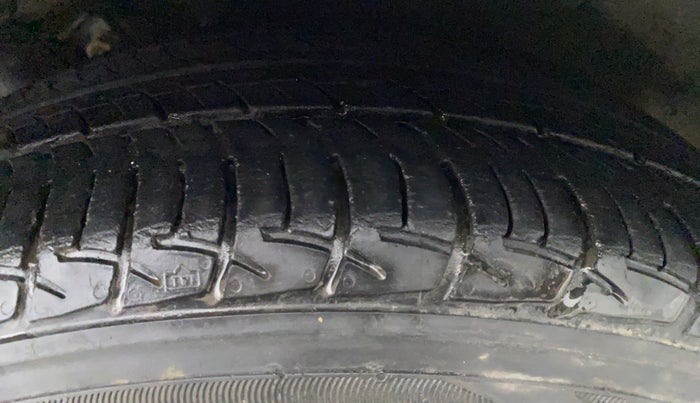 2017 Volkswagen Ameo HIGHLINE1.2L, Petrol, Manual, 23,835 km, Left Rear Tyre Tread