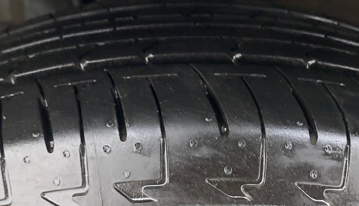 2022 Maruti Celerio ZXI D, Petrol, Manual, 577 km, Left Front Tyre Tread