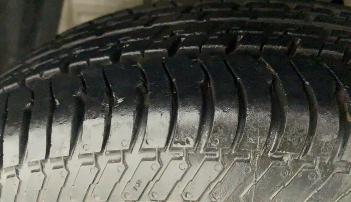 2012 Maruti Swift Dzire VXI, Petrol, Manual, 70,739 km, Left Front Tyre Tread