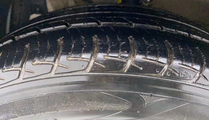 2018 Maruti Ertiga VDI SHVS LIMITED EDITION, Diesel, Manual, 25,075 km, Left Front Tyre Tread