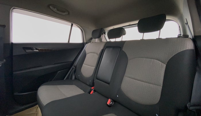 2017 Hyundai Creta 1.6 CRDI SX PLUS AUTO, Diesel, Automatic, 97,547 km, Right Side Rear Door Cabin View