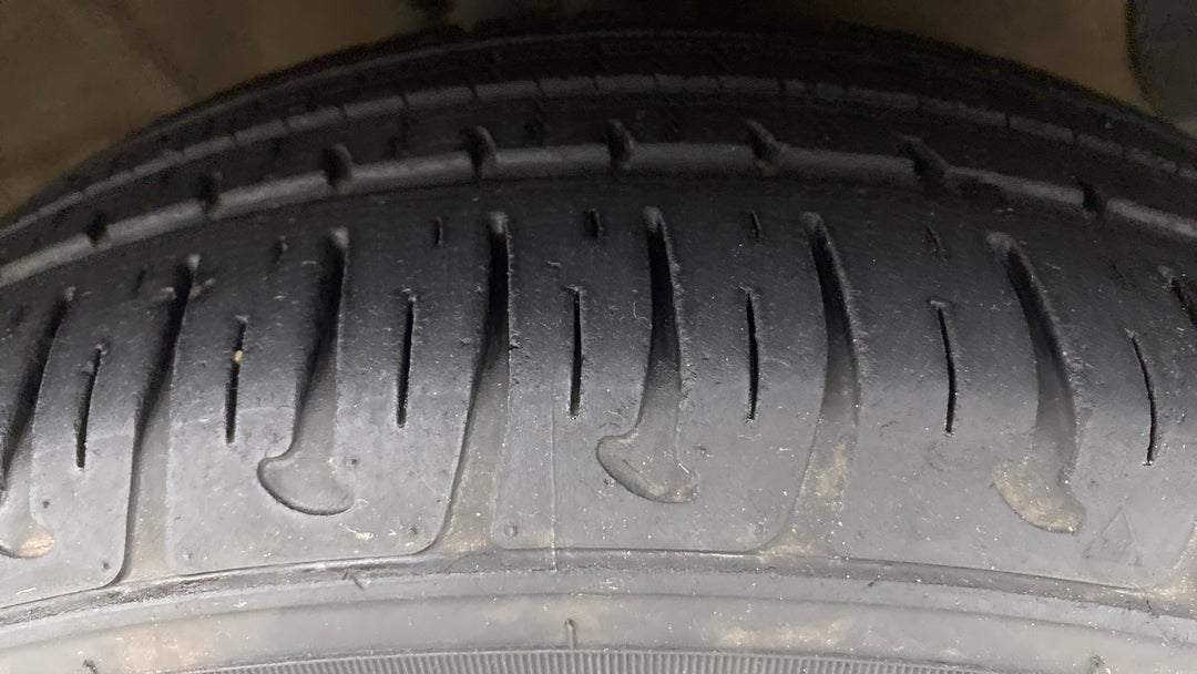 Right Front Tyre Tread