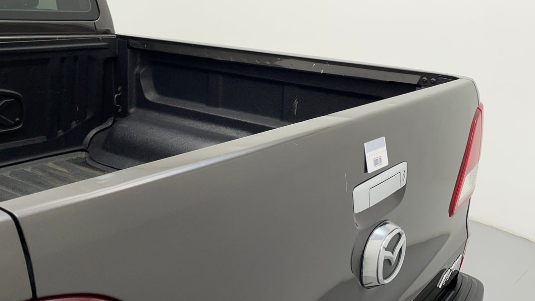 Boot / Tailgate Tailgate Dent