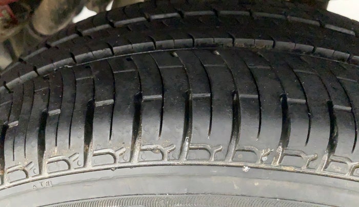 2017 Mahindra KUV 100 NXT K4+ 6S, Petrol, Manual, 20,536 km, Left Rear Tyre Tread