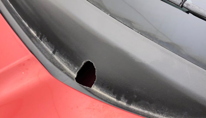 2017 Mahindra KUV 100 NXT K4+ 6S, Petrol, Manual, 20,536 km, Bonnet (hood) - Cowl vent panel has minor damage