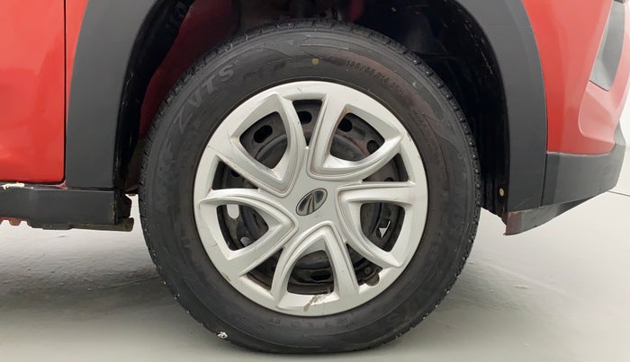 2017 Mahindra KUV 100 NXT K4+ 6S, Petrol, Manual, 20,536 km, Right Front Wheel