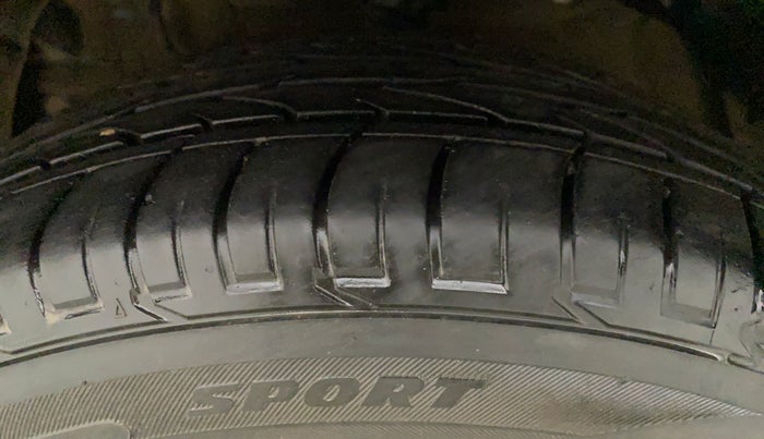 2022 Mahindra XUV300 W4 1.2 PETROL, Petrol, Manual, 15,819 km, Left Front Tyre Tread