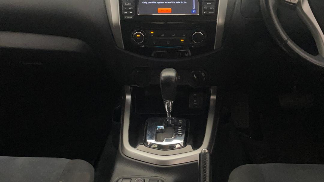 2016 Nissan Navara St (4x4), Automatic, 144494 km, Gear Lever 