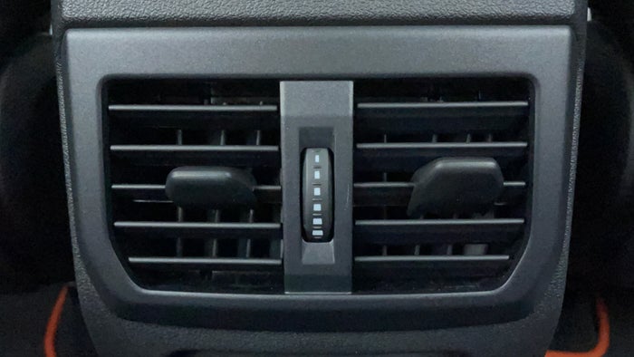 BMW 1 SERIES-Rear AC Vents