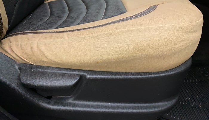 2017 Hyundai Eon ERA PLUS, Petrol, Manual, 76,109 km, Driver Side Adjustment Panel