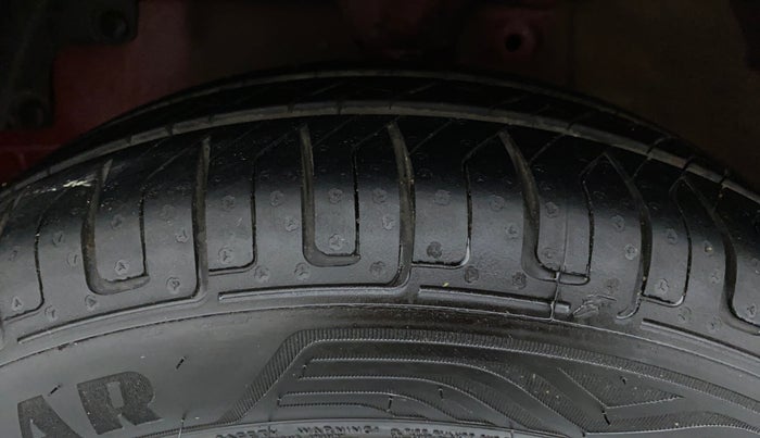 2017 Hyundai Eon ERA PLUS, Petrol, Manual, 76,109 km, Left Front Tyre Tread