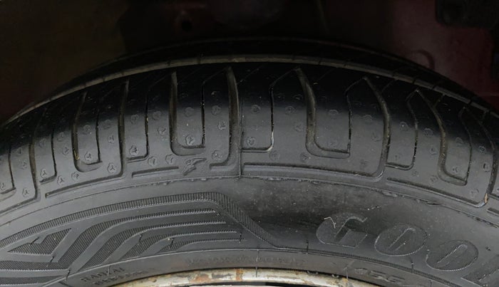 2017 Hyundai Eon ERA PLUS, Petrol, Manual, 76,109 km, Right Front Tyre Tread