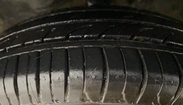2016 Maruti Alto 800 VXI, Petrol, Manual, 56,229 km, Left Front Tyre Tread