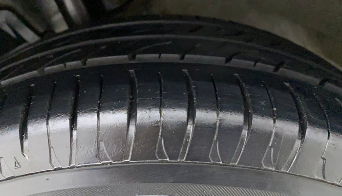2018 Mahindra KUV 100 NXT K2 P 6 STR, Petrol, Manual, 18,706 km, Left Front Tyre Tread