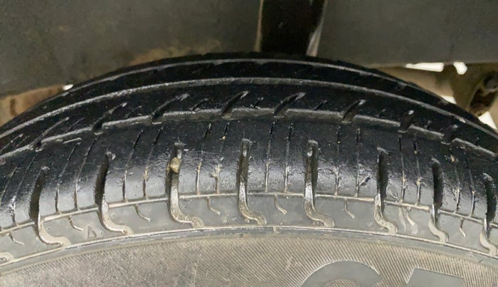 2018 Renault Kwid RXL, Petrol, Manual, 26,779 km, Left Rear Tyre Tread