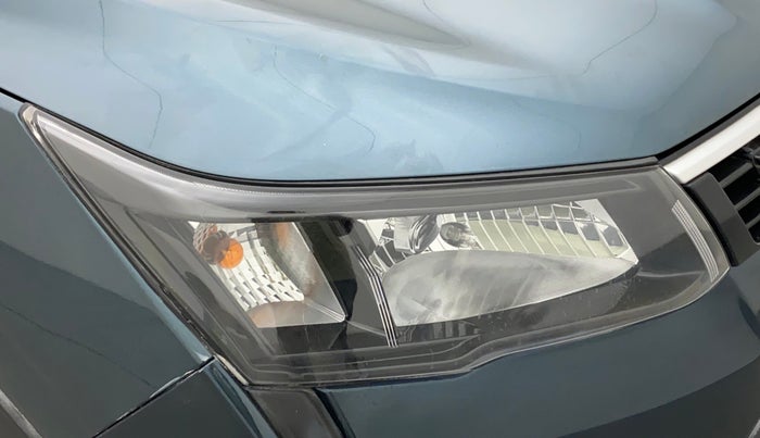 2020 Mahindra XUV300 W4 1.2 PETROL, Petrol, Manual, 43,684 km, Right headlight - Minor scratches