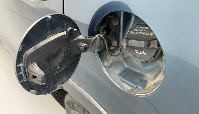 2020 Mahindra XUV300 W4 1.2 PETROL, Petrol, Manual, 43,684 km, Left quarter panel - Fuel lid lock has slight discoloration