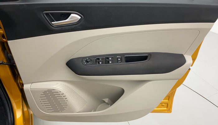 2021 Renault TRIBER 1.0 RXZ, Petrol, Manual, 1,599 km, Driver Side Door Panels Control