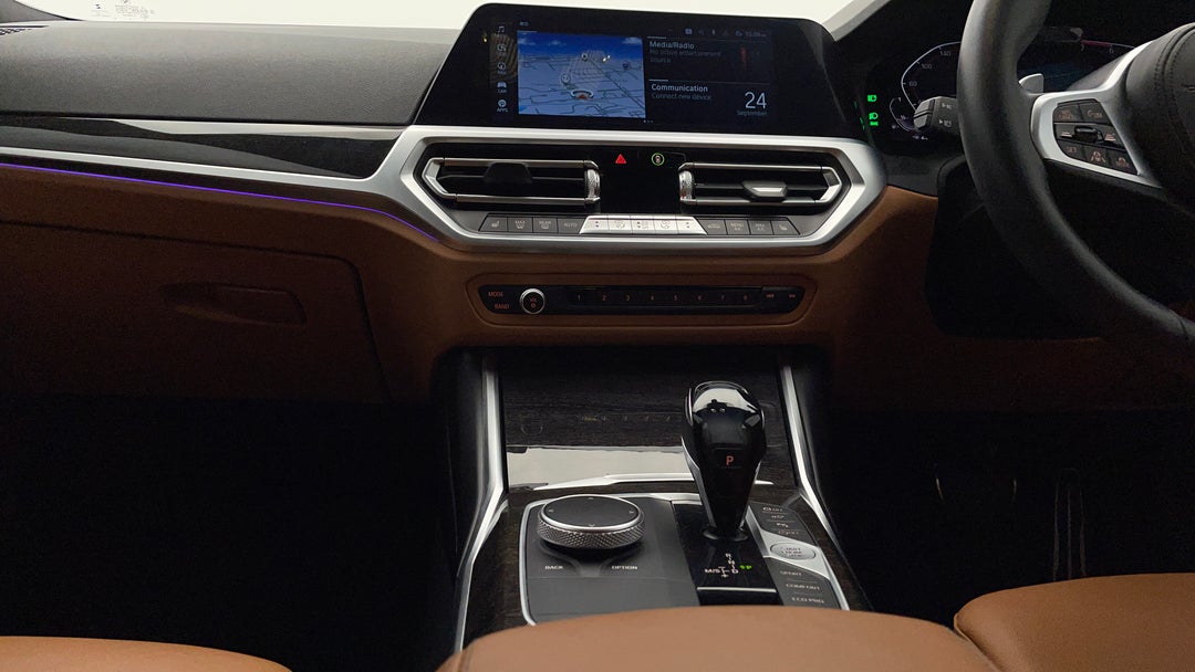 2020 BMW 3 30i M Sport, Automatic, 55044 km, Center Console