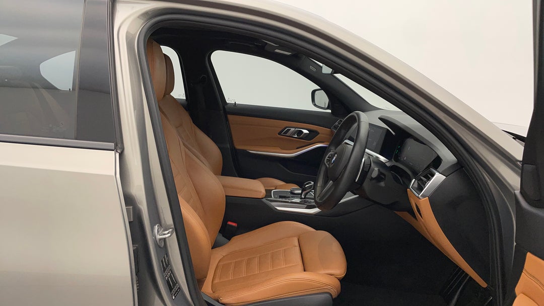2020 BMW 3 30i M Sport, Automatic, 55044 km, Right Side Front Door Cabin View