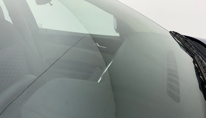 2021 Renault TRIBER RXZ AMT, Petrol, Automatic, 29,257 km, Front windshield - Minor spot on windshield