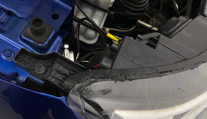 2021 Renault TRIBER RXZ AMT, Petrol, Automatic, 29,257 km, Right headlight - Clamp has minor damage
