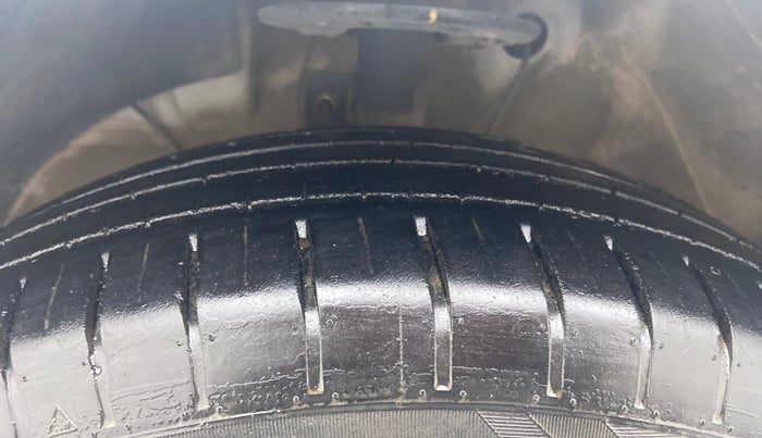 2018 Maruti Swift ZXI AMT, Petrol, Automatic, 23,211 km, Left Front Tyre Tread