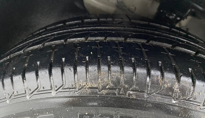 2018 Hyundai Elite i20 ASTA 1.2, Petrol, Manual, 30,264 km, Left Front Tyre Tread