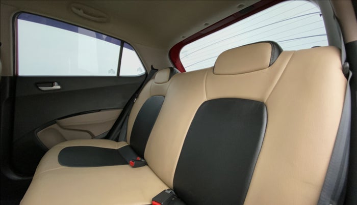 2017 Hyundai Grand i10 SPORTZ O 1.2, Petrol, Manual, 50,336 km, Right Side Rear Door Cabin