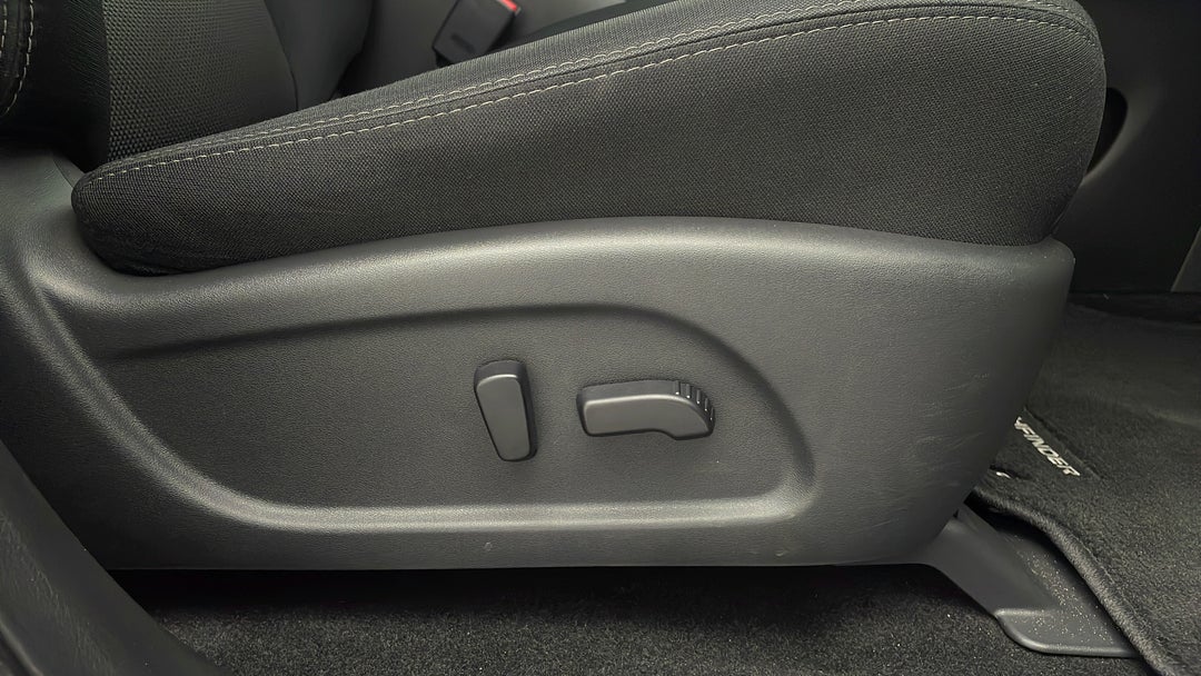 2019 Nissan Pathfinder St (4x2), Automatic, 52549 km, Drivers Side Adjustment Panel