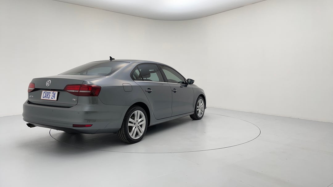 Right Back Diagonal (45- Degree) View