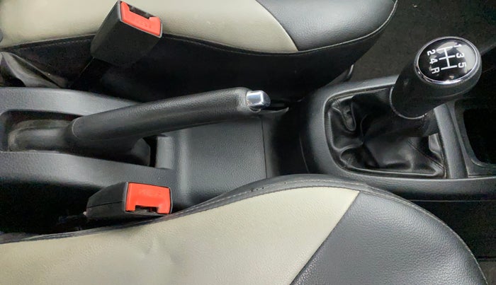2014 Maruti Swift ZXI, Petrol, Manual, 58,186 km, Gear Lever