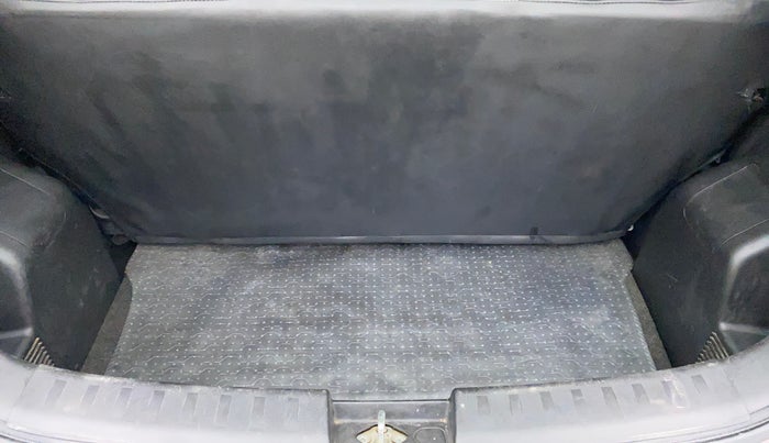2014 Maruti Swift ZXI, Petrol, Manual, 58,186 km, Dicky (Boot door) - Parcel tray missing