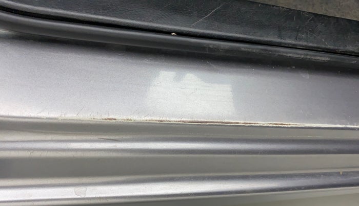 2014 Maruti Swift ZXI, Petrol, Manual, 58,186 km, Right running board - Minor scratches
