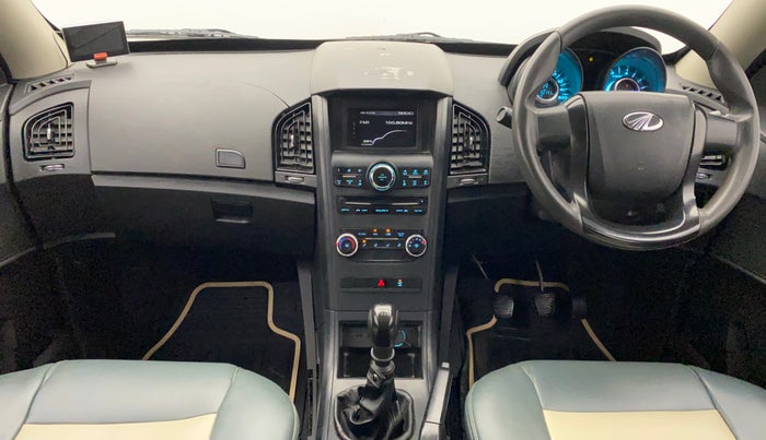 2018 Mahindra XUV500 W5, Diesel, Manual, 92,141 km, Dashboard