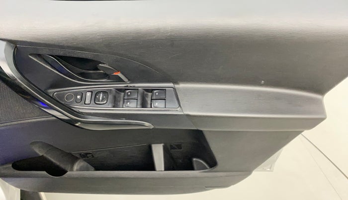 2018 Mahindra XUV500 W5, Diesel, Manual, 92,141 km, Driver Side Door Panels Control