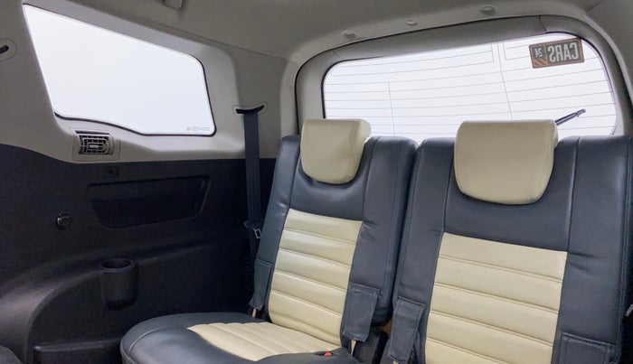 2018 Mahindra XUV500 W5, Diesel, Manual, 92,141 km, Third Seat Row ( optional )