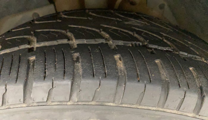 2018 Mahindra XUV500 W5, Diesel, Manual, 92,141 km, Left Front Tyre Tread