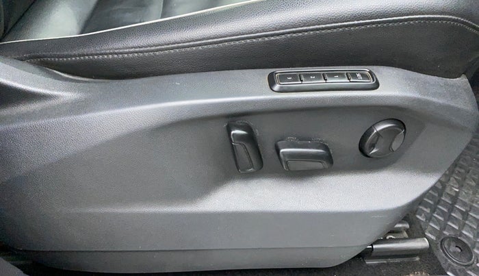 2018 Volkswagen TIGUAN HIGHLINE A/T, Diesel, Automatic, 74,732 km, Driver Side Adjustment Panel