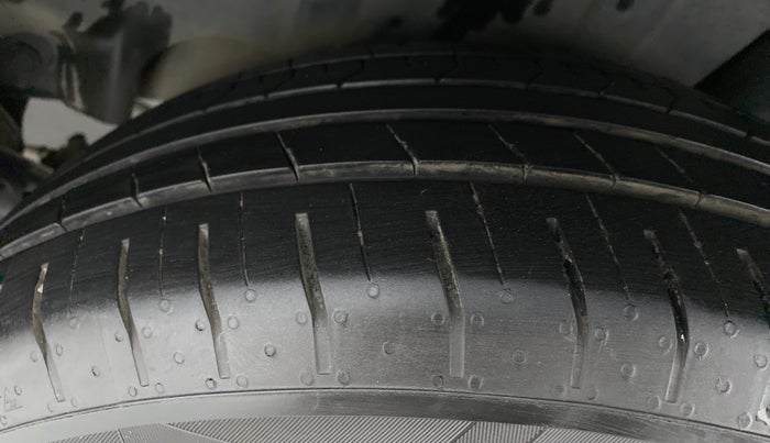 2019 Maruti XL6 ALPHA AT SHVS, Petrol, Automatic, 73,478 km, Left Rear Tyre Tread