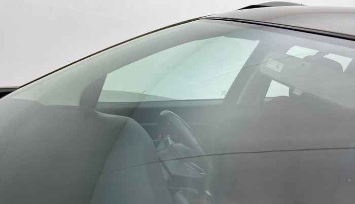 2019 Maruti XL6 ALPHA AT SHVS, Petrol, Automatic, 73,478 km, Front windshield - Minor spot on windshield