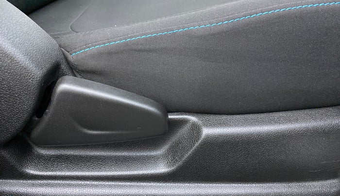 2020 Renault Kwid Neotech 1.0 EasyR, Petrol, Automatic, 6,739 km, Driver Side Adjustment Panel